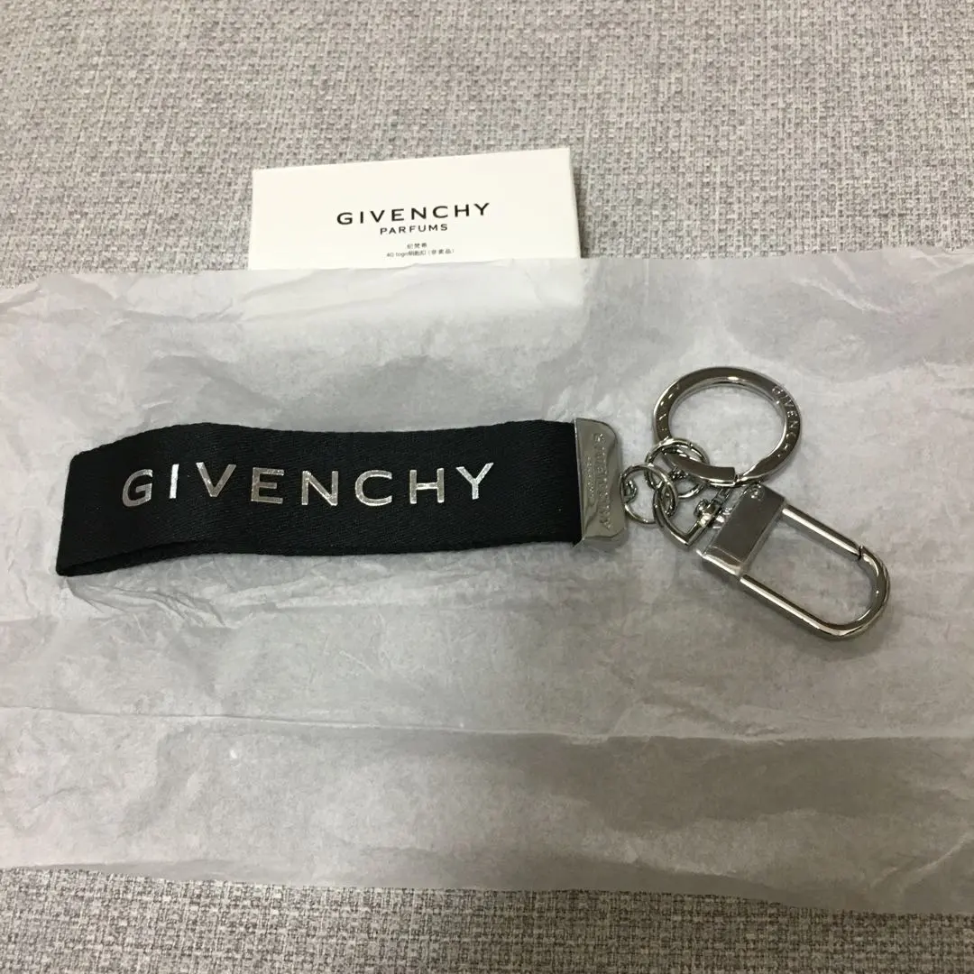 2026年最新】givenchy ノベルティ キーホルダーの人気アイテム - メルカリ