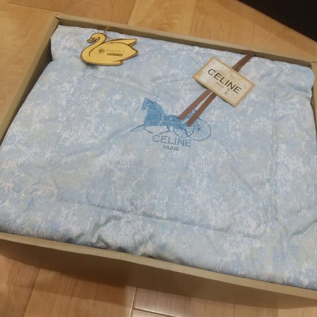 2026年最新】celine ダウンケットの人気アイテム - メルカリ