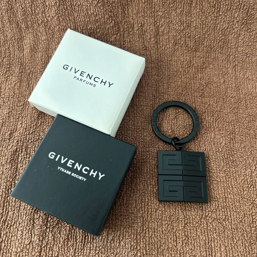 2026年最新】givenchy ノベルティ キーホルダーの人気アイテム - メルカリ