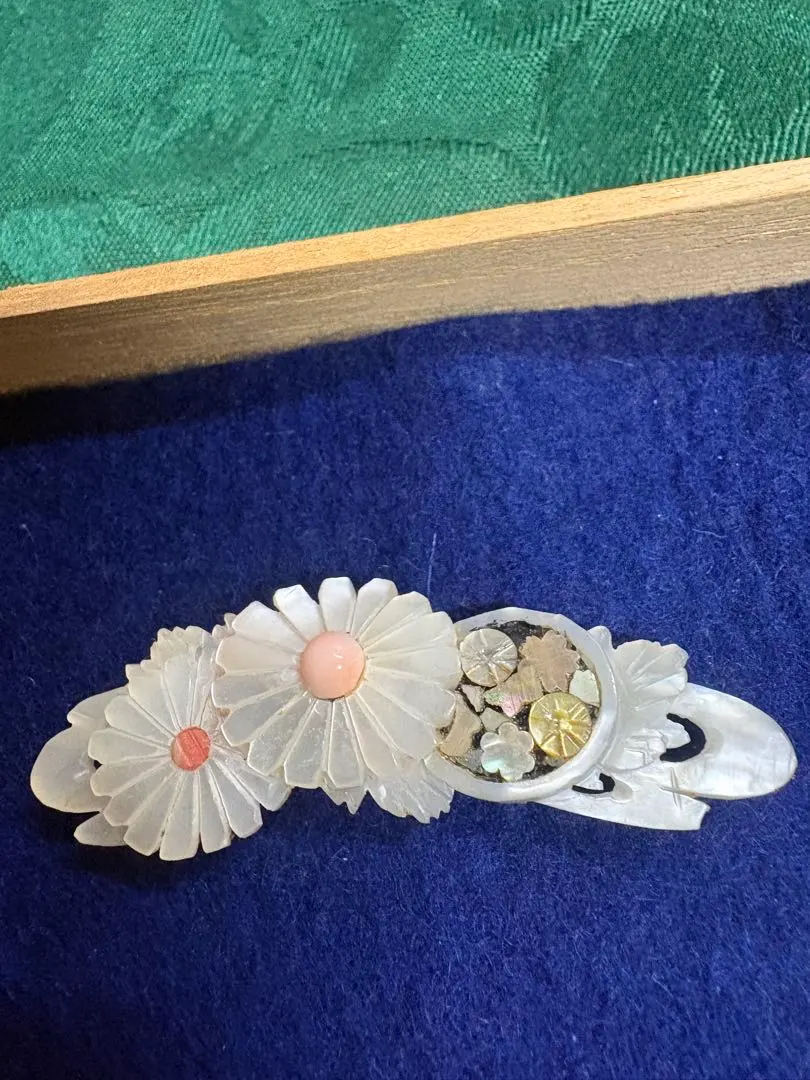 ヴィンテージブローチ 白珊瑚 薔薇 立体彫刻 アールヌーボー D71 2025