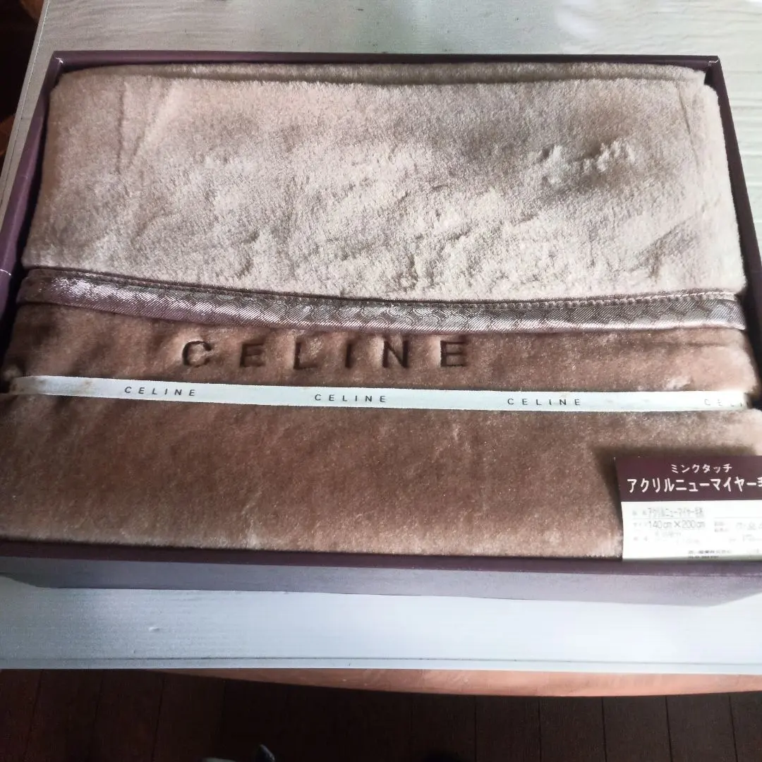 2026年最新】CELINEミンクタッチアクリル毛布の人気アイテム - メルカリ