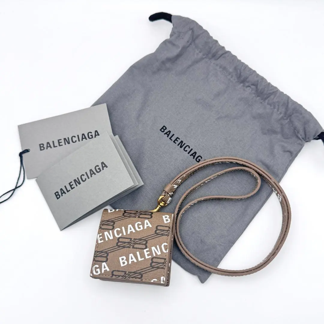 2026年最新】airpodsケース balenciagaの人気アイテム - メルカリ