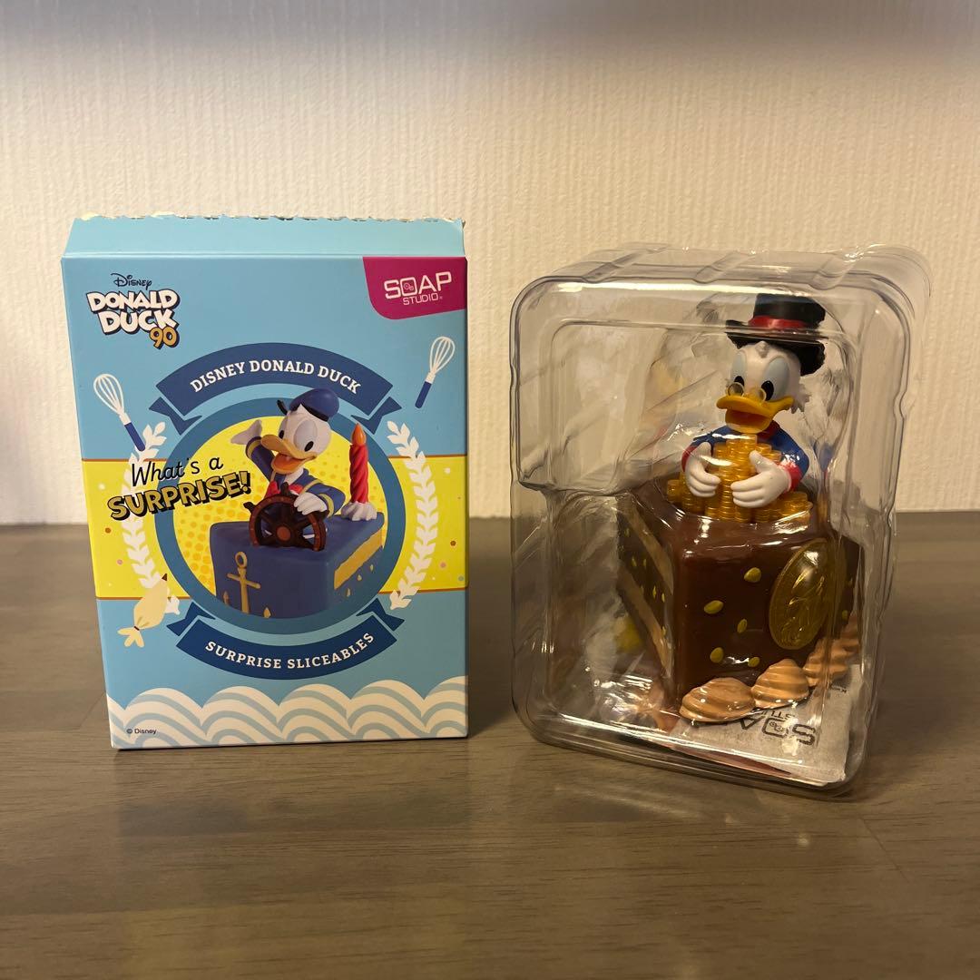 ディズニー ドナルド90 サプライズケーキ フィギュア スクルージ
