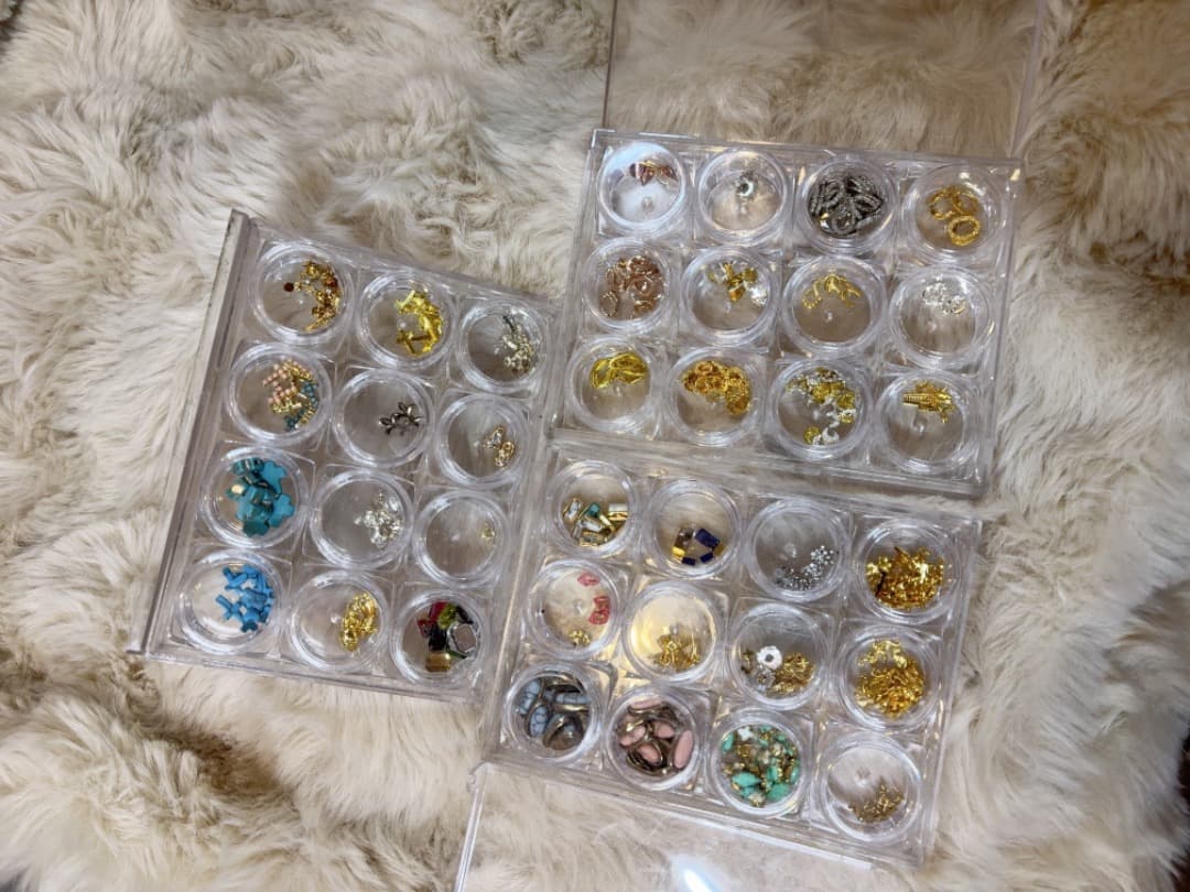 これで揃う！！【120種類ネイルパーツセット ★】 ネイルパーツ ラインストーン 10個セット[品番：FQ000212226]｜PlusNao