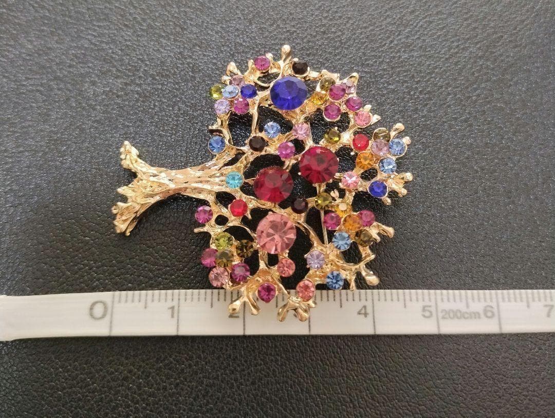 カラフルストーン木のブローチ【新品】 - メルカリ