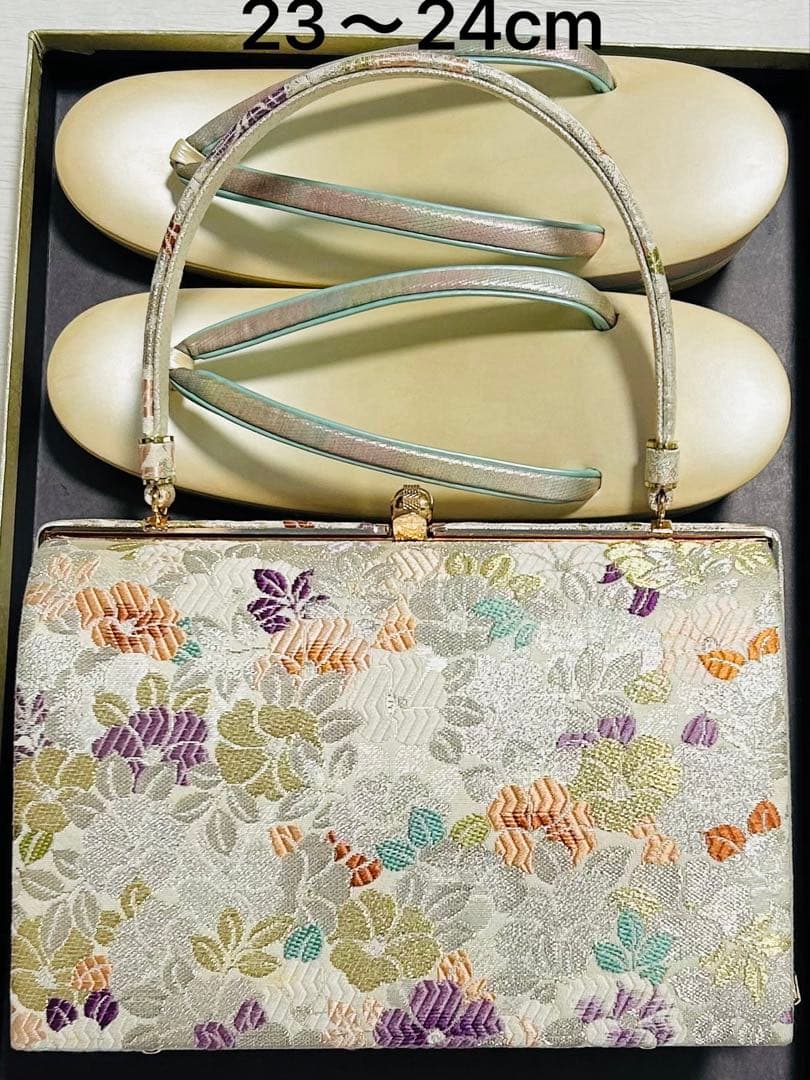 新品 作家物美しい京友禅に大きめ金駒刺繍12個付き品格溢れる黒留袖