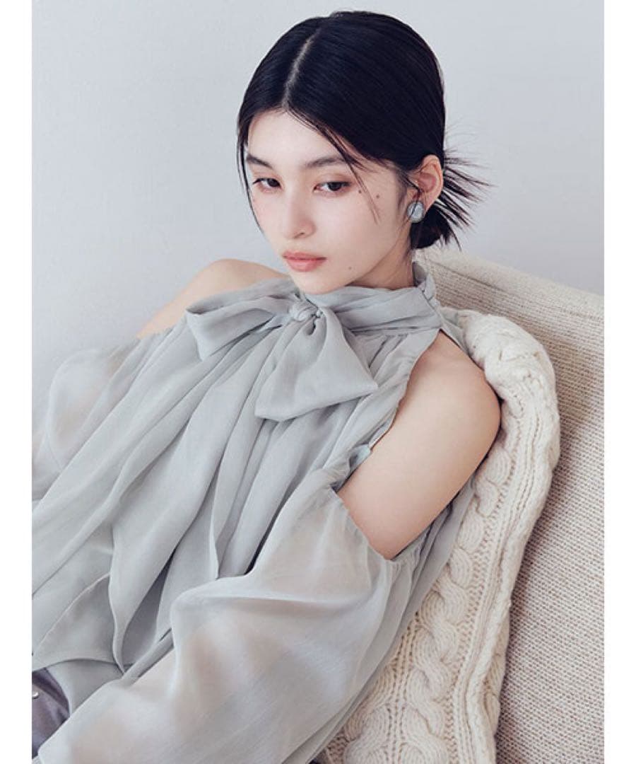 リリーブラウン ドレープボウタイシフォンブラウス ネイビーの通販はau