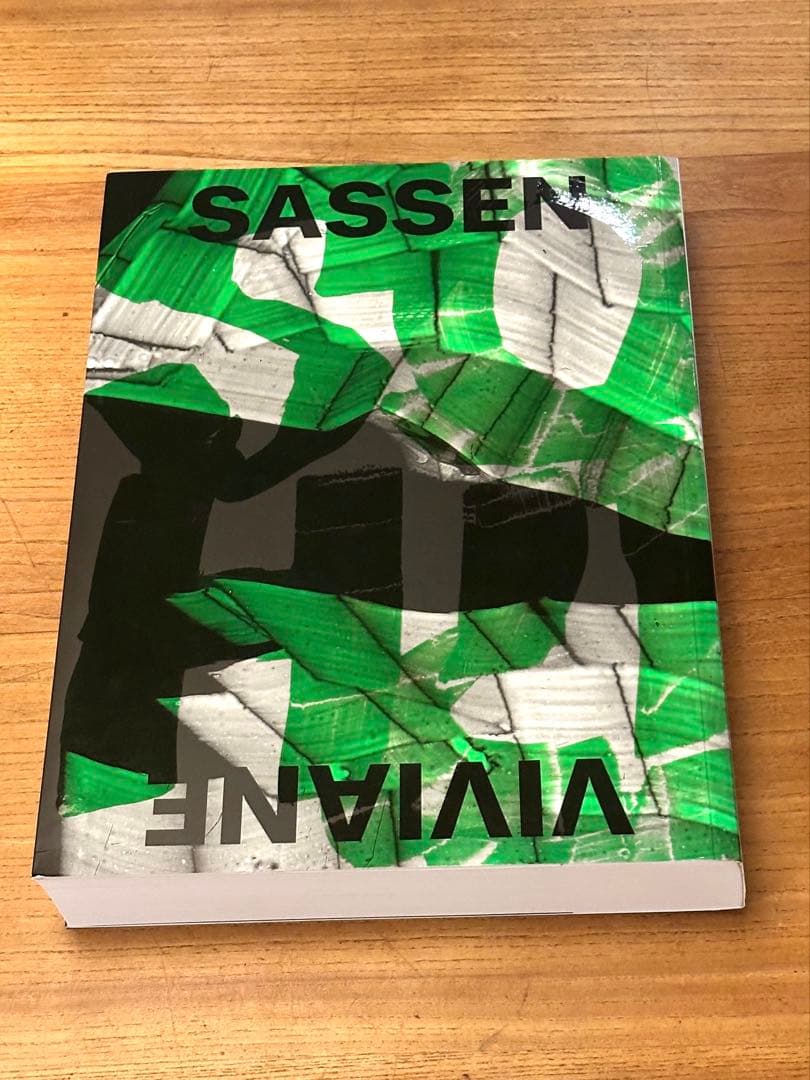 VIVIANE SASSEN ヴィヴィアン・サッセン 「Phosphor」写真集 - メルカリ