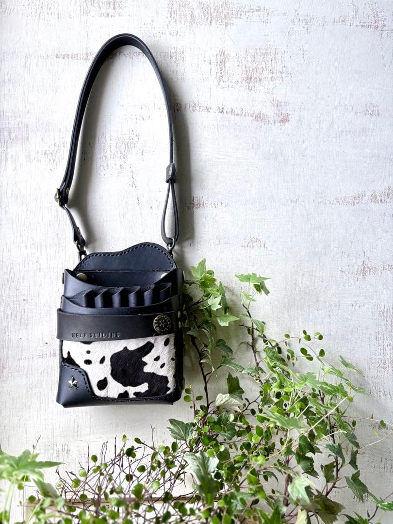 ヌメ革ブラック、ハラコカウの大容量シザーケース - メルカリ