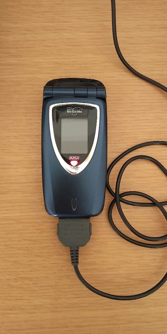 ガラケー NTT docomo D252i 携帯電話 充電器 - メルカリ