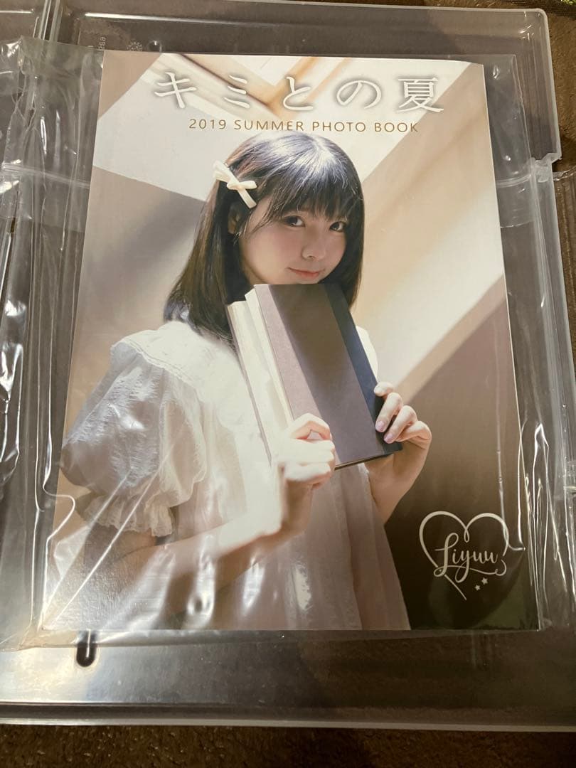 Liyuu 写真集&直筆サイン入りCD - メルカリ