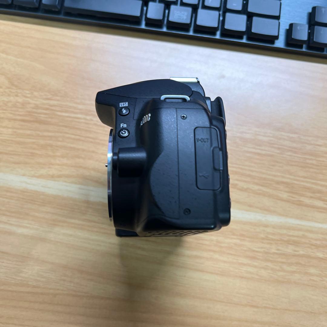 Nikon D3000 デジタル一眼レフカメラ シャッター数605枚 - メルカリ