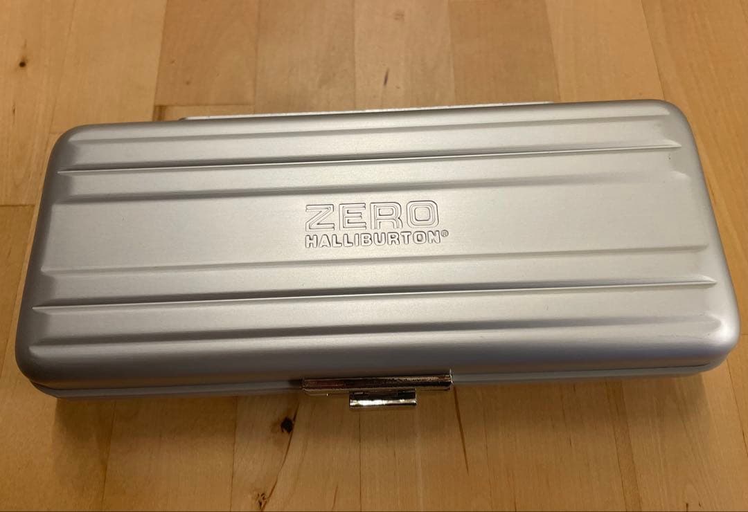 ZERO HALLIBURTON シルバー眼鏡ケース　おまけ付き ZERO HALLIBURTON - ゼロハリバートン メガネケースの通販 by shige's