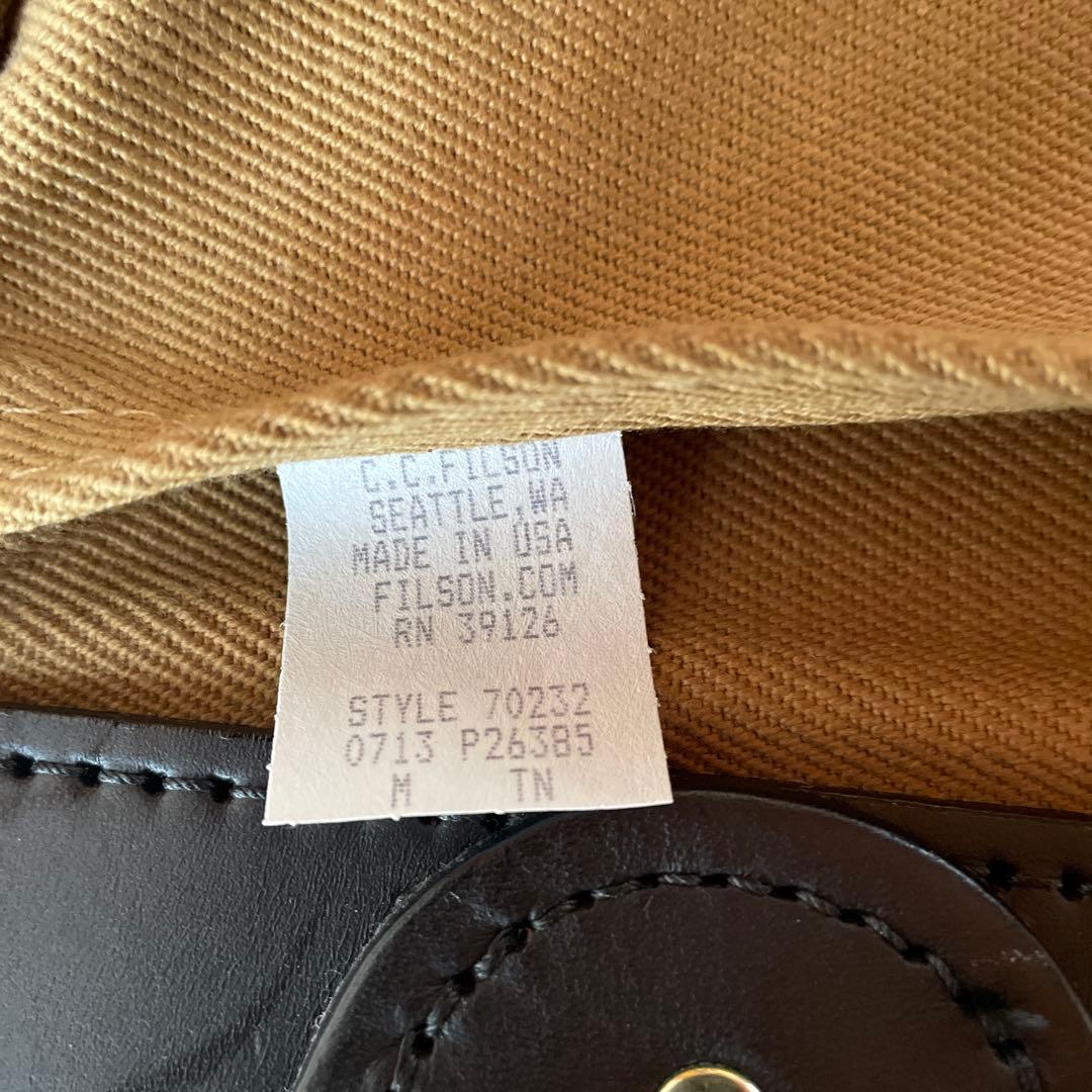 FILSON カーキ ダブルバックルバッグ 中型 - メルカリ