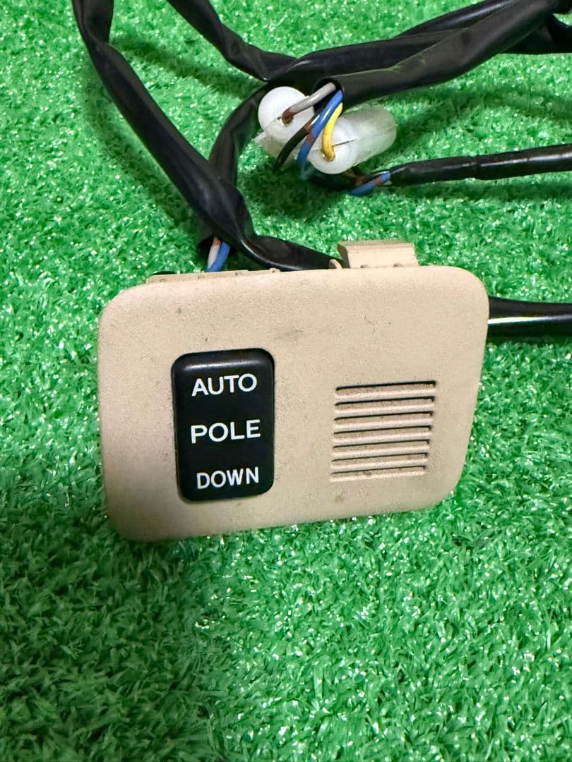 ucf30 セルシオ 30 後期　純正 コーナーポールスイッチ　ベージュ ucf30 セルシオ 30 後期 純正 コーナーポールスイッチ ベージュ ucf30