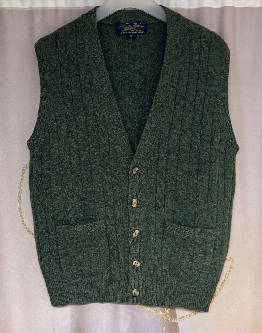 ブルックスブラザーズ ラムウール ケーブルニット カーディガンベスト グリーン リネン ケーブル Vネックカーディガン | Brooks Brothers Japan