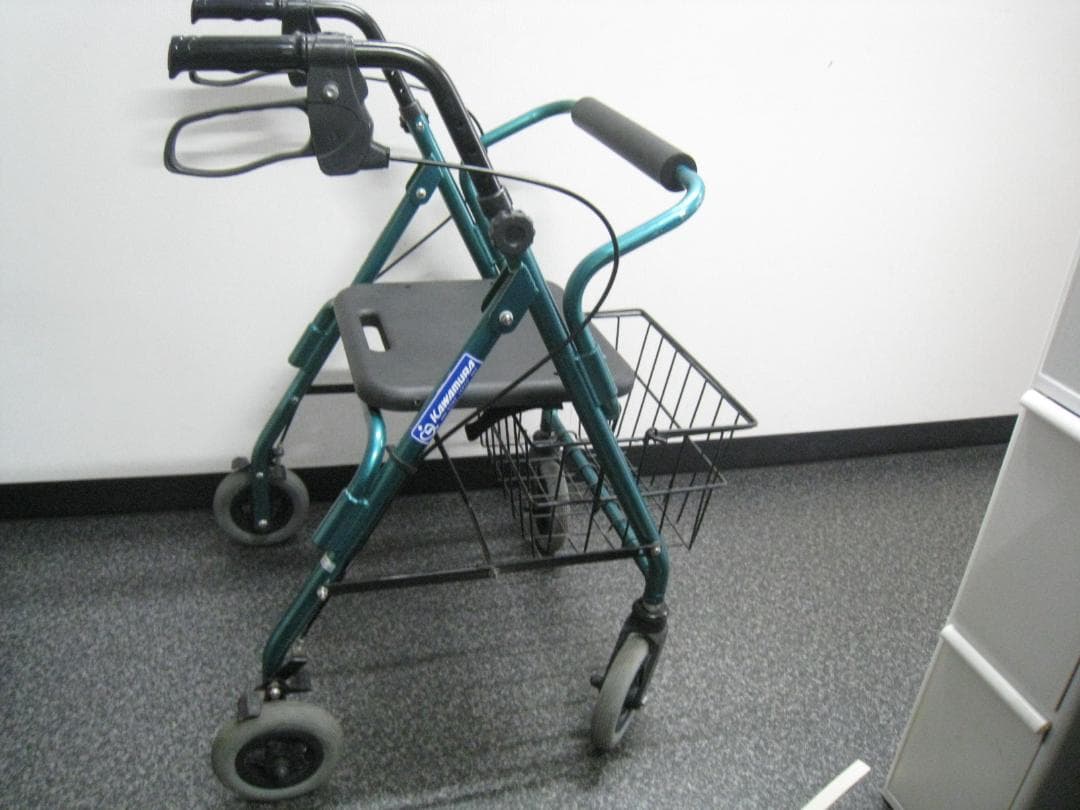 カワムラサイクル】四輪歩行車 KW20 グリーン バスケット付き