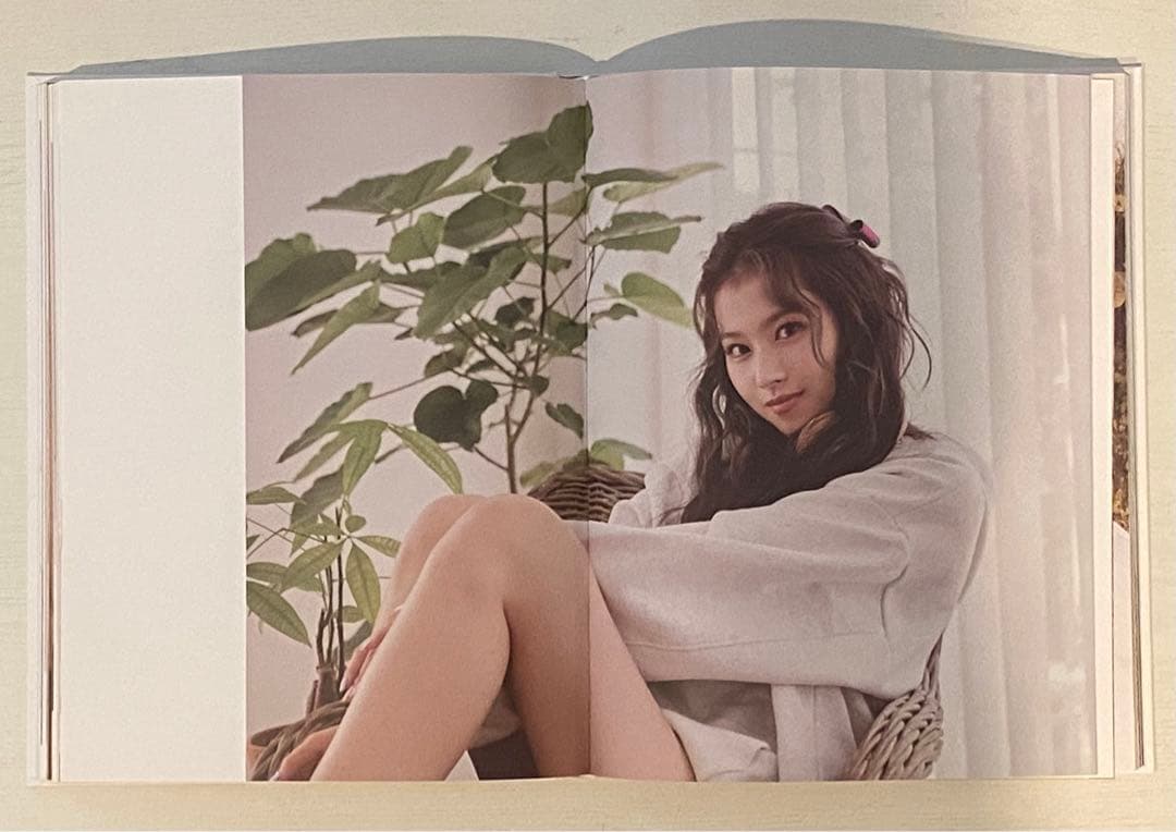 TWICE サナ 写真集 Yes, I am Sana. ホワイト ver. - メルカリ