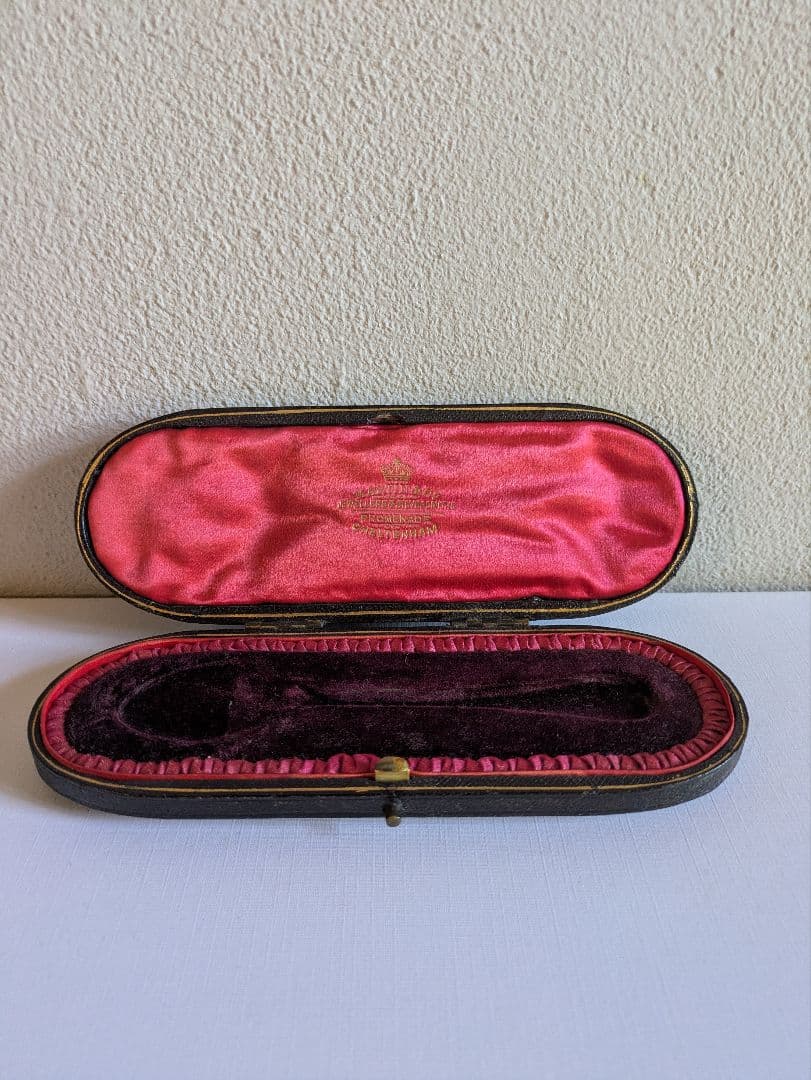 銀のテディベア シルバー ラトル クラシカルデザイン ヴィクトリアン