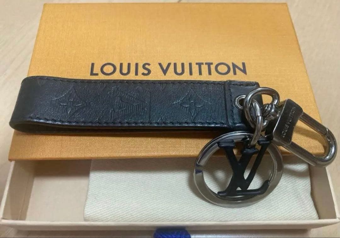 LOUIS VUITTON ブラックレザー キーホルダー LOUIS VUITTON ブラックレザー キーホルダー - メルカリ