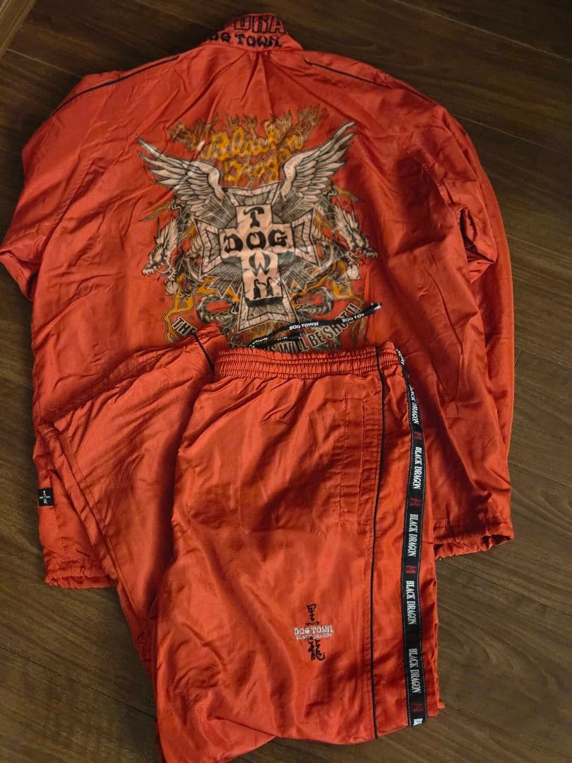 DOG TOWN ドッグタウン セットアップ ナイロン 上下 黒龍 赤 - メルカリ