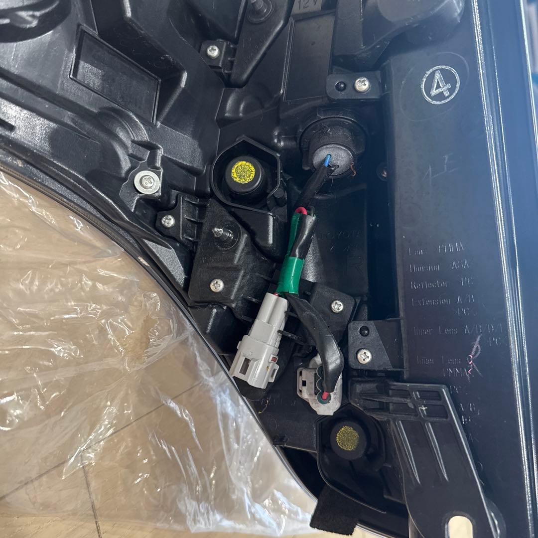 トヨタヴェルファイア30系前期 純正テールランプ 左右セット Koito製