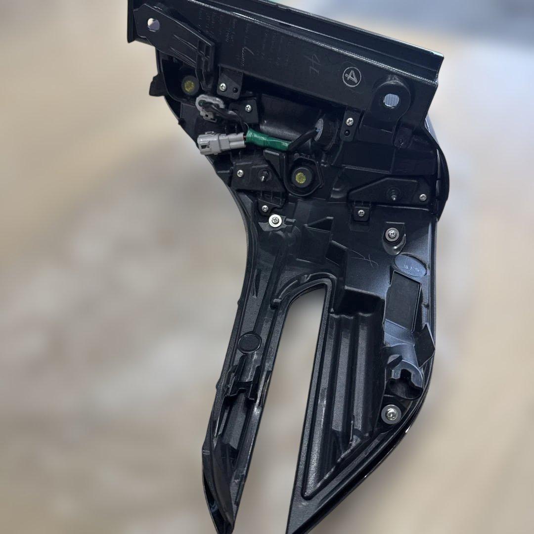 トヨタヴェルファイア30系前期 純正テールランプ 左右セット Koito製