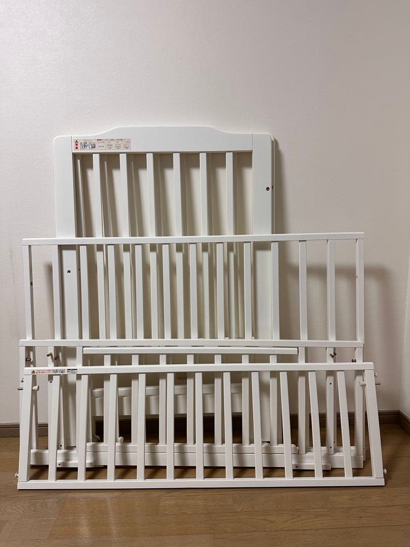 ほぼ新品 ベビーベッド ハイタイプ 床板すのこ ホワイト カトージ 70×120