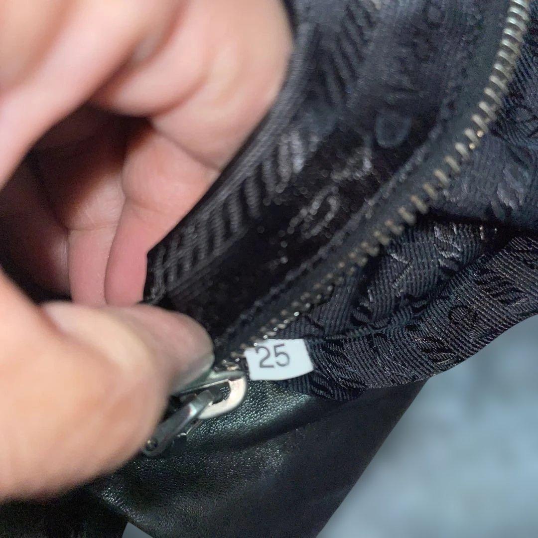 PRADAブラック ナイロン× ラム革ショルダーバッグ シルバー金具