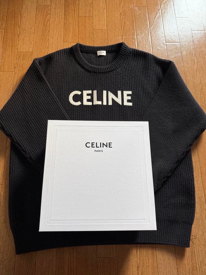 CELINE ブラック ロゴニット 2026年秋冬のおすすめ CELINE スーパーコピー セーター 立体 ロゴ
