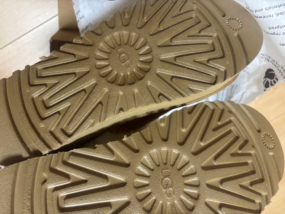 UGG 毛量最強 37cm超ふわふわムートンブーツ ベージュ - メルカリ