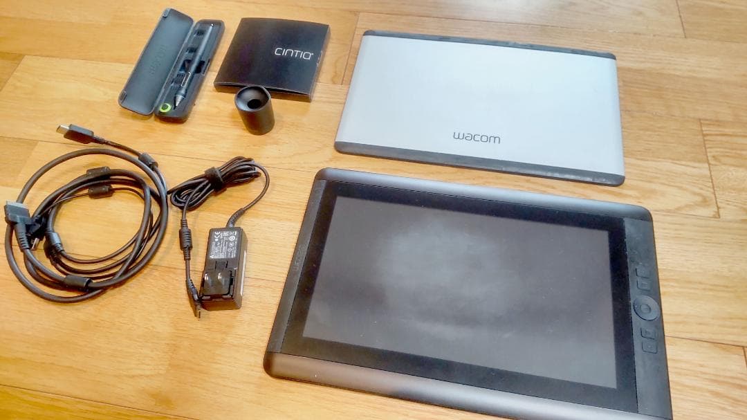 WACOM Cintiq 13HD DTK-1300 / K0 LCD pen tablet Used with Box F/S