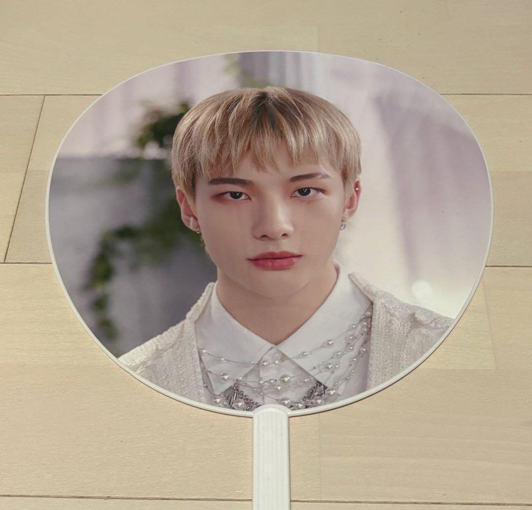 ヒョンジン うちわ MANIAC アンコール スキズ StrayKids - メルカリ