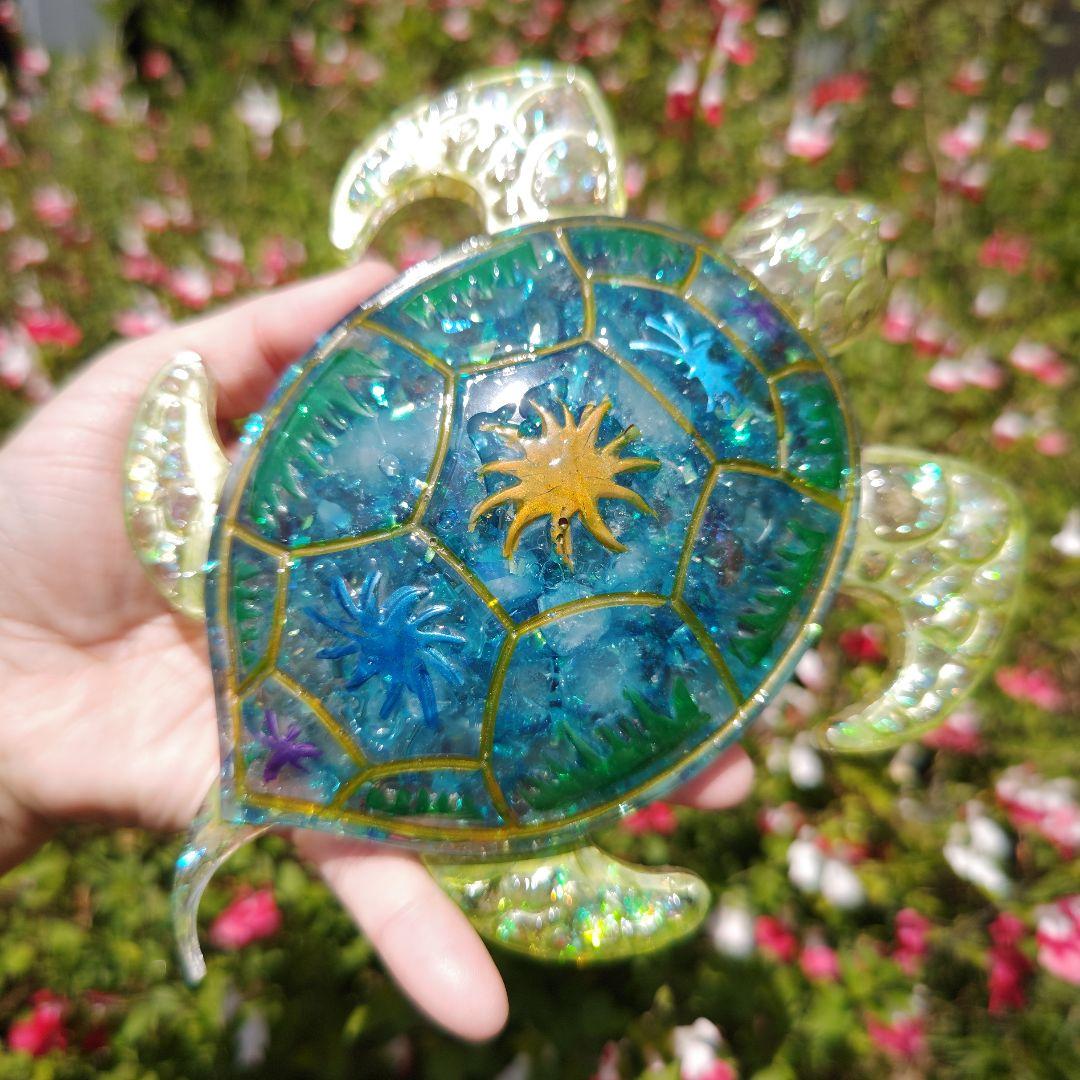 りーり☆神守護あり☆　オルゴナイト　巨大カメさん　ホヌ　金運人間関係魔除け 開運/金運/長寿 幸運の亀守り（ラインストーン）｜白崎八幡宮