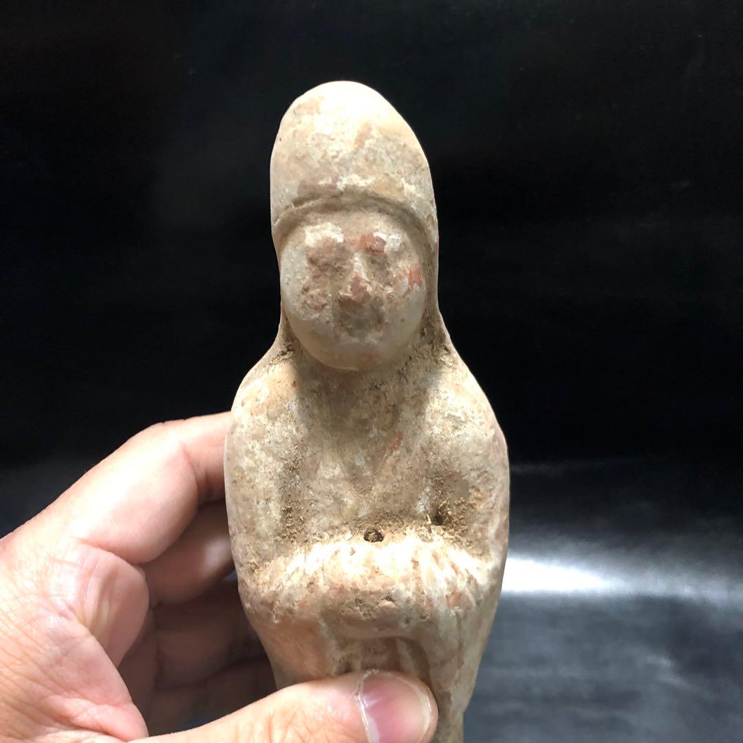 蔵から中国古銭と一緒の箱から出てきた 5体の内の1体　 女の人の中国古美術土器