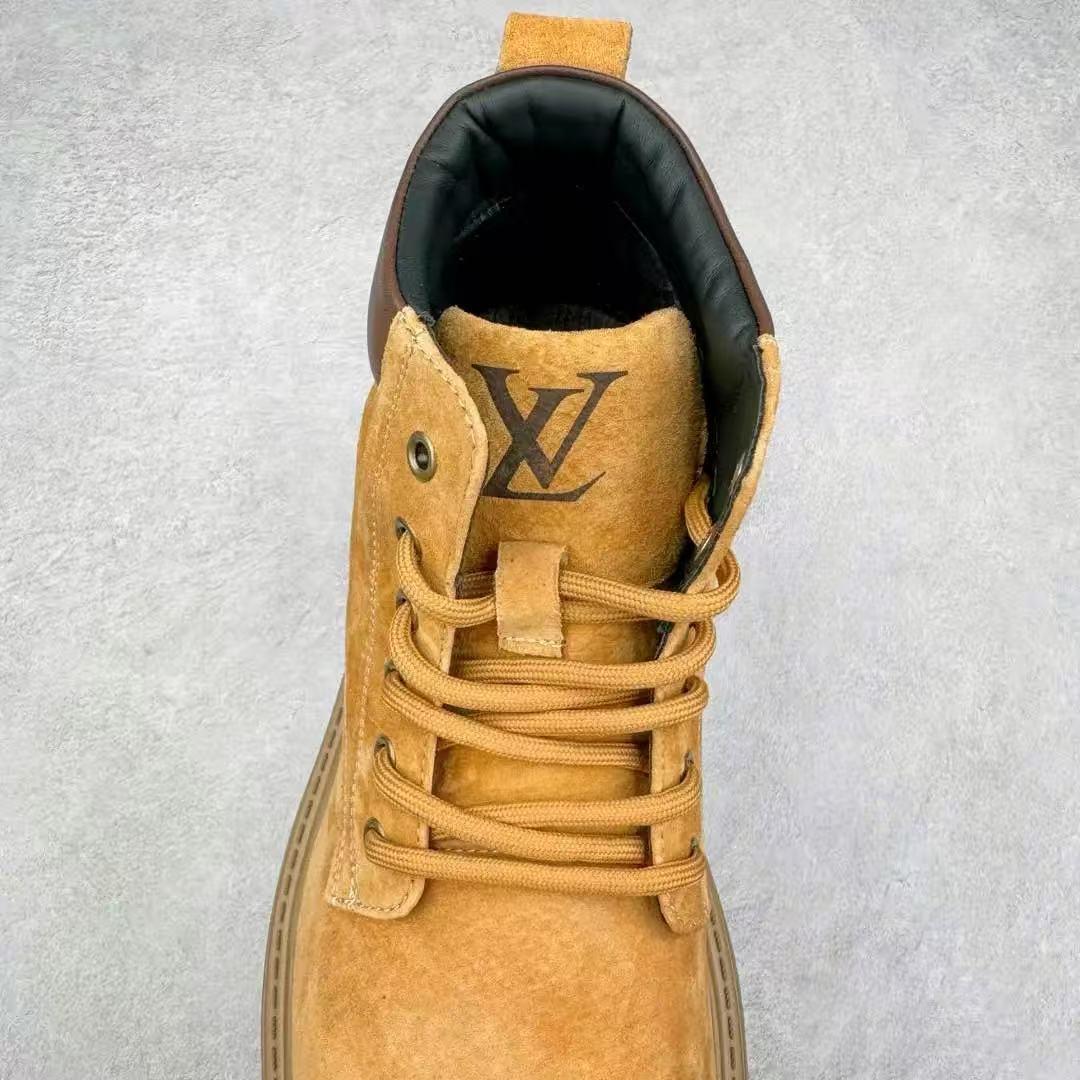 LVロゴ スエード ベージュ ハイカットブーツ - メルカリ