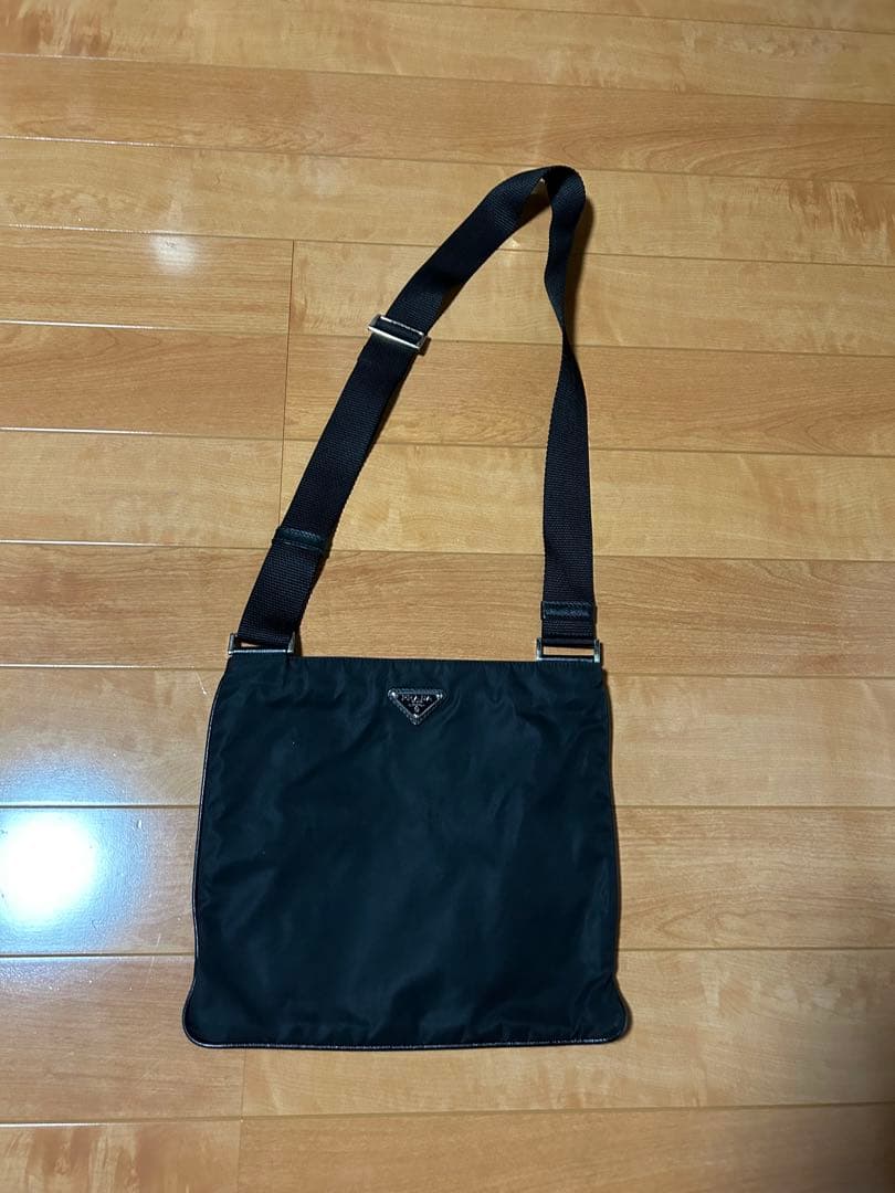 プラダ　ナイロン　斜めがけ　マチなし　ショルダーバッグ PRADA（プラダ） 斜めがけショルダーバッグ マチ無し テスートナイロン