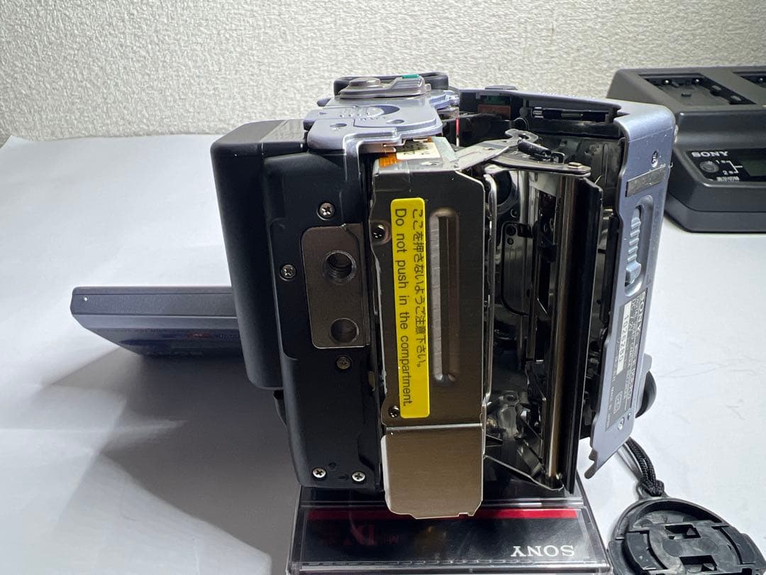 美品】SONY ソニー ビデオカメラ DCR-PC9NTSC 未開封テープ付 - メルカリ