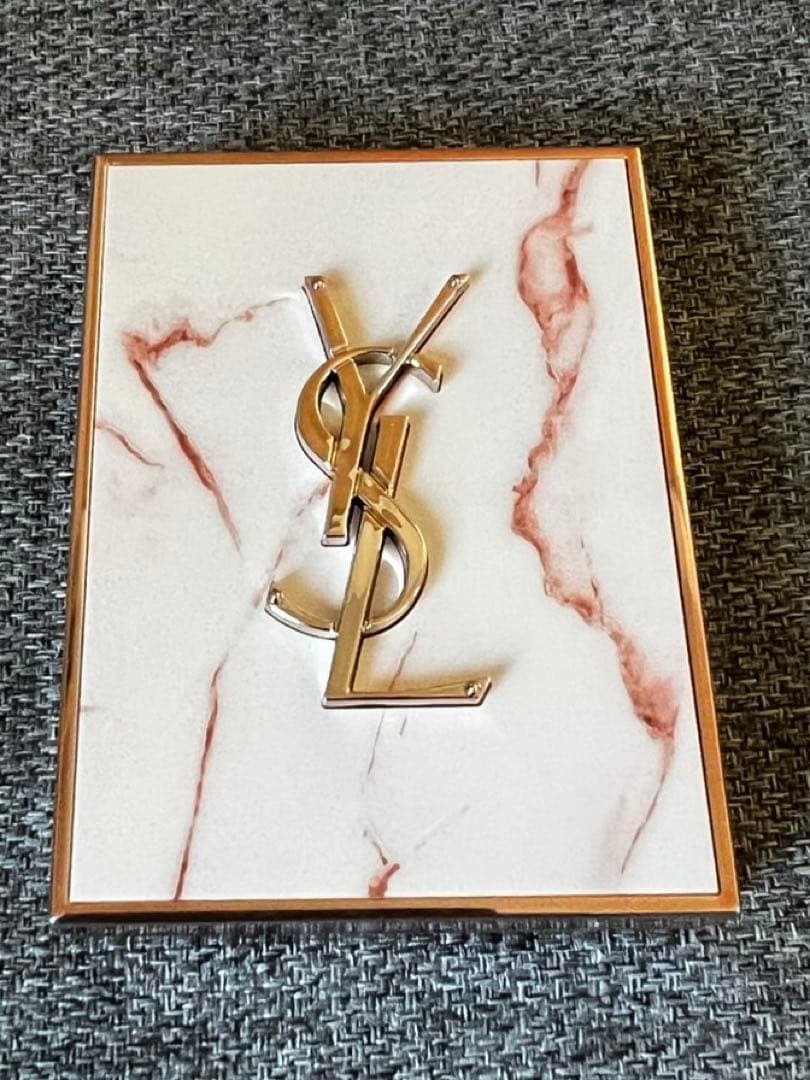 【限定色】：イヴサンローラン クチュール ミニ クラッチ 825アイシャドウ 限定アイシャドウパレット】クチュール ミニ クラッチ｜YVES SAINT