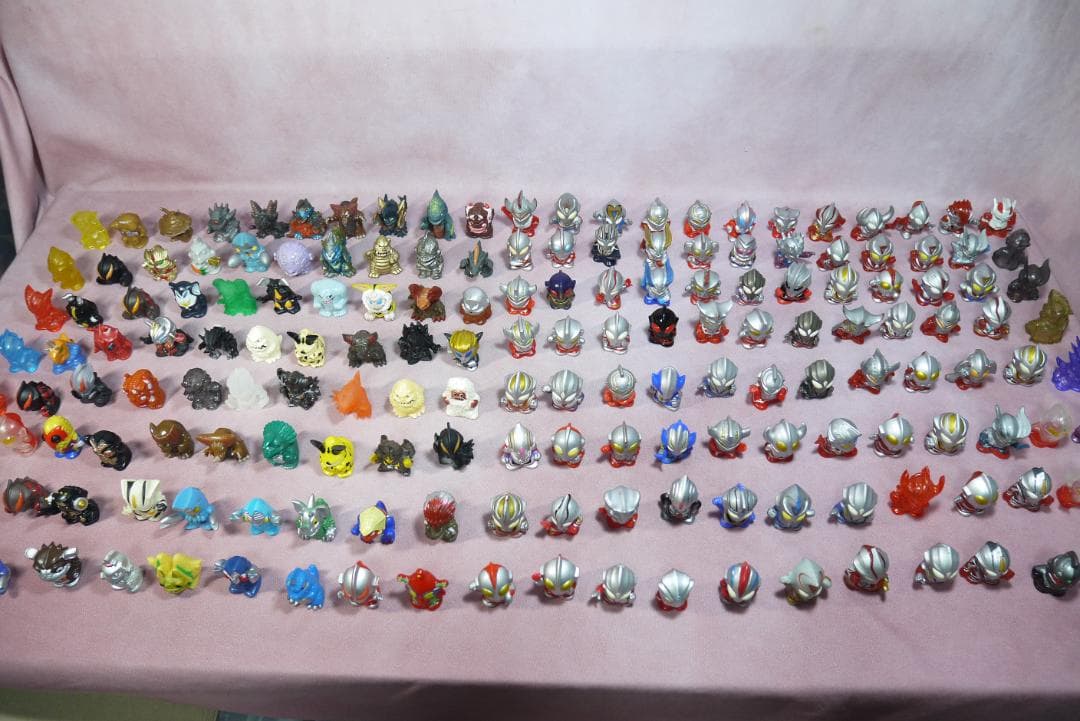 ウルトラマン　ウルトラ怪獣　指人形　176個 ウルトラマン 指人形 怪獣 指人形 まとめ売り 20体セット 缶付き