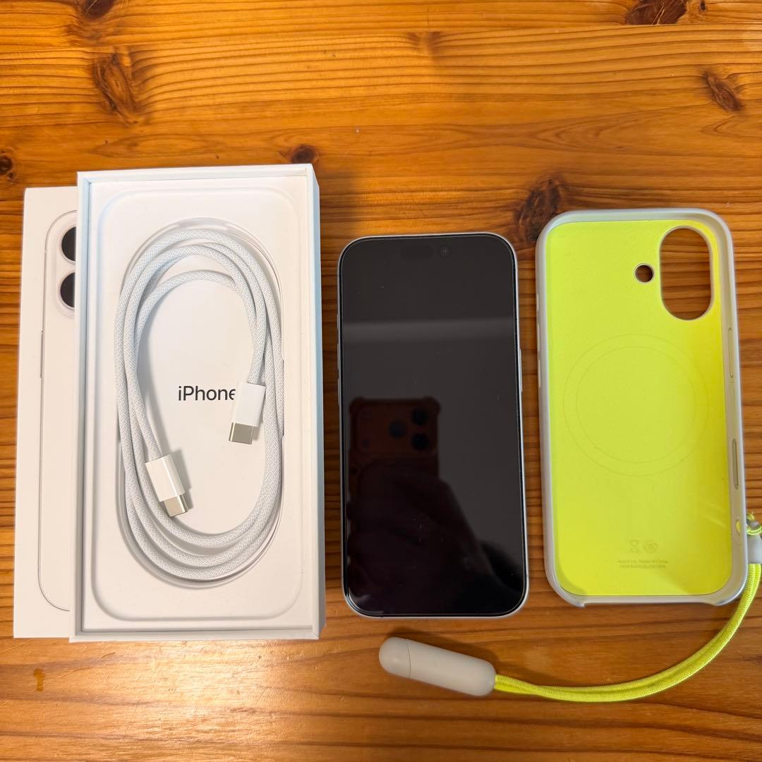 【美品】iPhone 17 ホワイト　beatsケースおまけ付き Beats iPhone 17 Case with MagSafe and Camera Control — ペブル