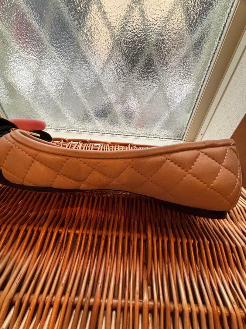 美品】23.5フェラガモ リボン ローヒール フラットピンク6D【専用袋