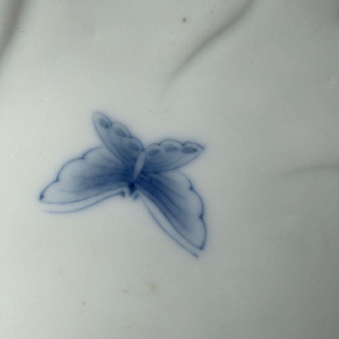 後期鍋島 染付蝶文牡丹形皿 1830-1870 「将軍家への献上鍋島」