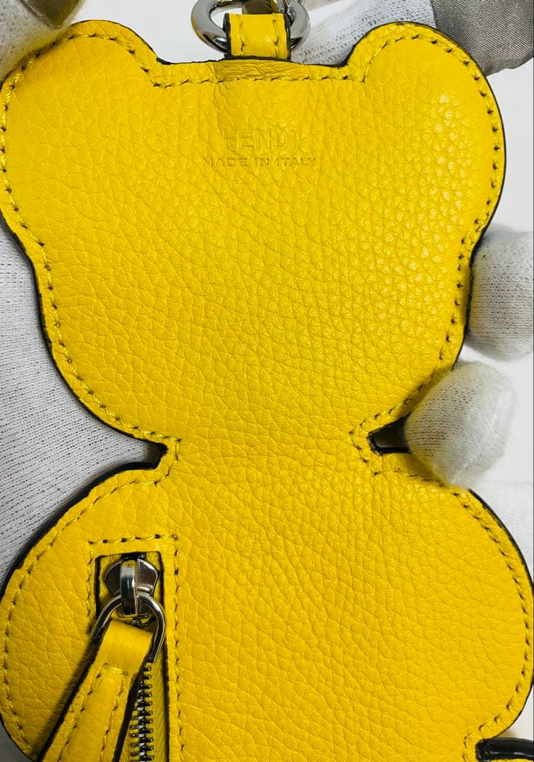 希少 FENDI レザー製ベア 大型チャーム イエロー - メルカリ