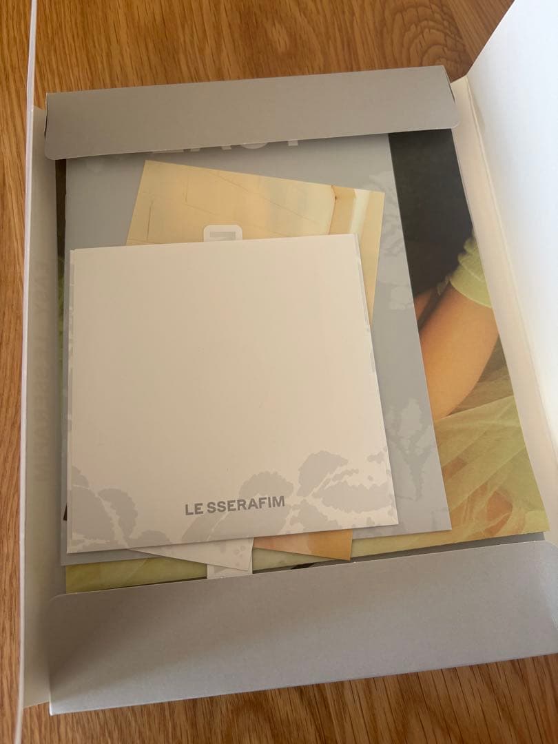 le sserafim メンバー全員 直筆 サイン入り EASY - メルカリ