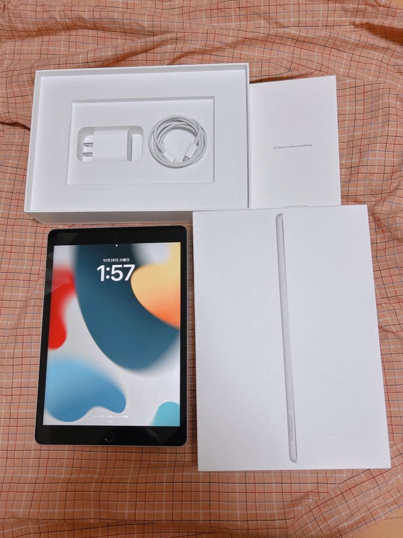 Apple iPad 第9世代 シルバー 本体と充電器付き iPad 第9世代 Wi-Fiモデル 64GB シルバー NK2L3J/A 交換未使用品