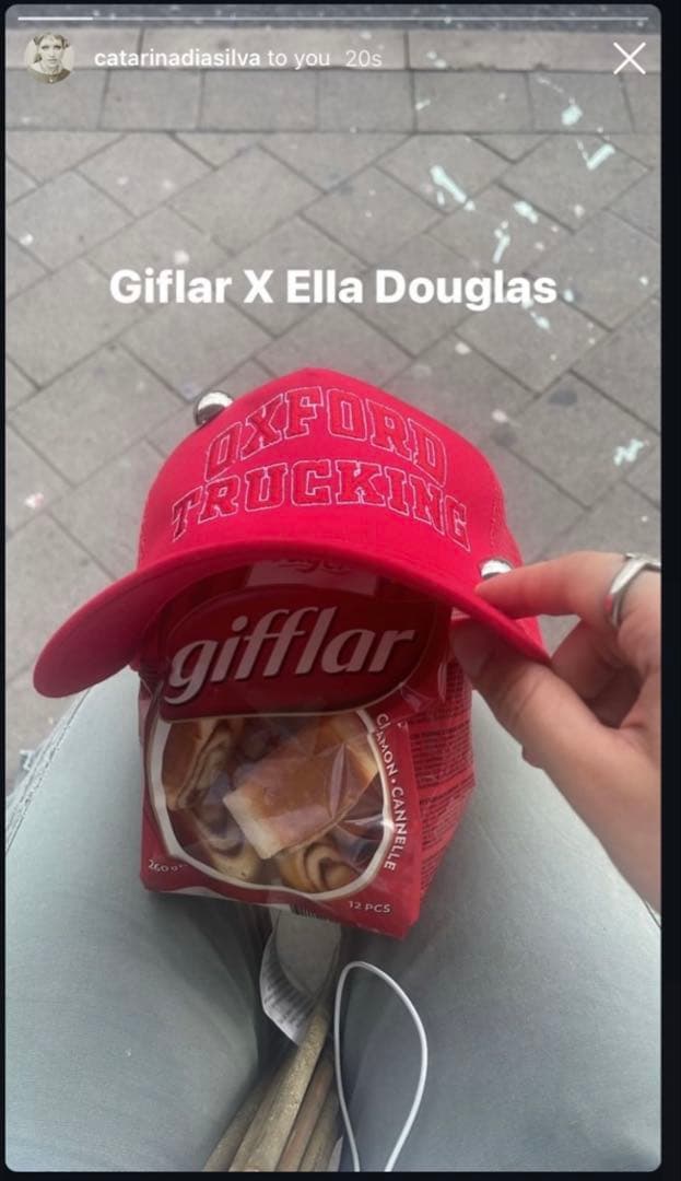 ELLA DOUGLAS キャップ レッド ポーカーズ あつむ 着用 - メルカリ