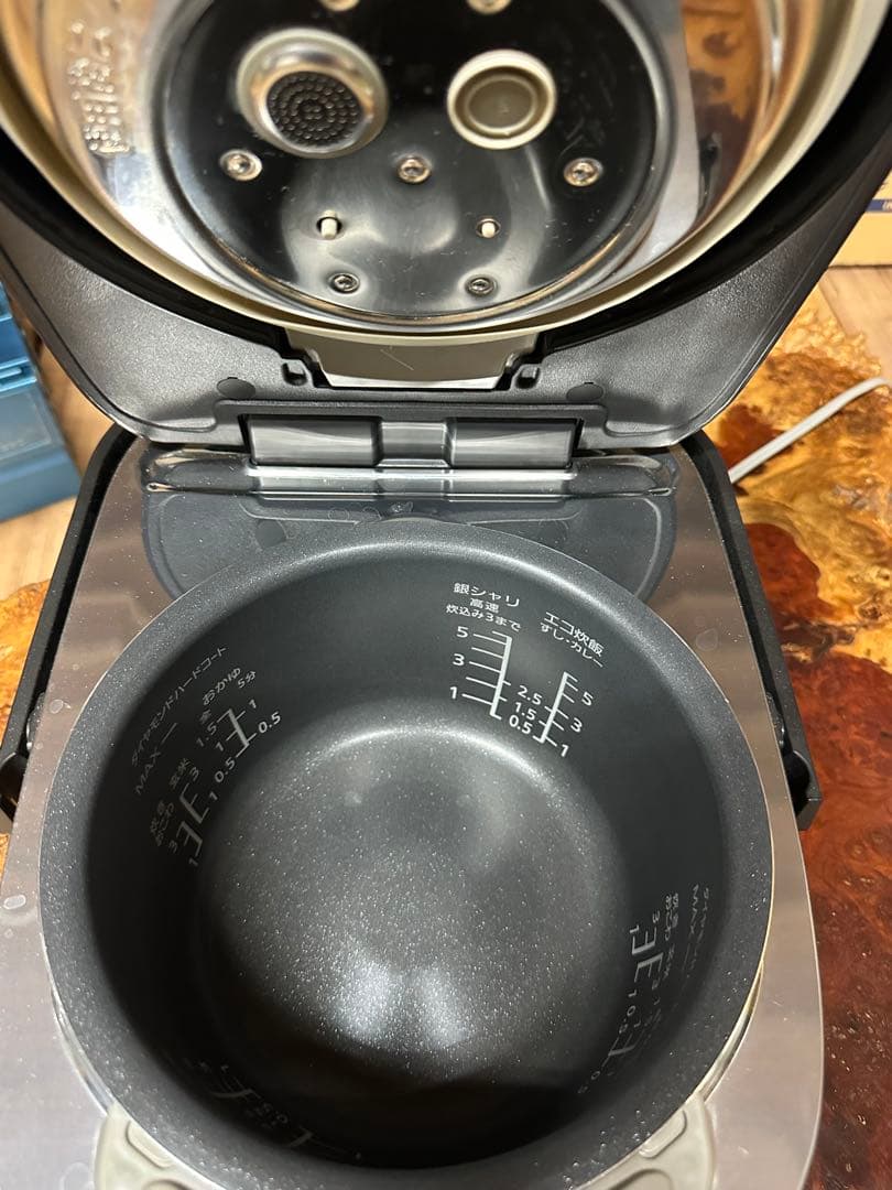 Panasonic sr-mpw10e8 炊飯器 ブラック - メルカリ