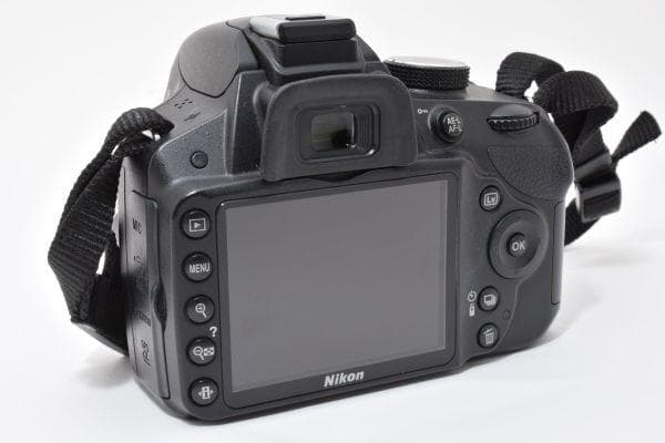 【美品】ニコン Nikon D3200 ボディ　《ショット数6200回》元箱付
