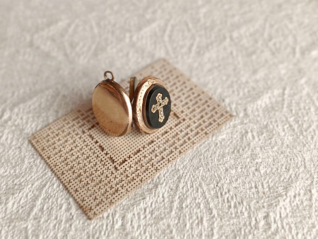 チョコメルさま】vintage ✙ * クロス ロケット ペンダントトップ